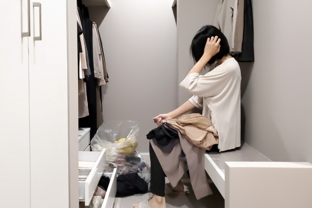 物があふれるクローゼット
